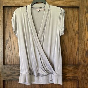 Ted Baker London Women’s Size 4 -US.Medium Gray  Silk Crossover Short SleeveTop